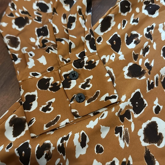 Madison d’Amelie Paris Leopard or Cheetah Animal Print Button Down Small - Picture 3 of 10
